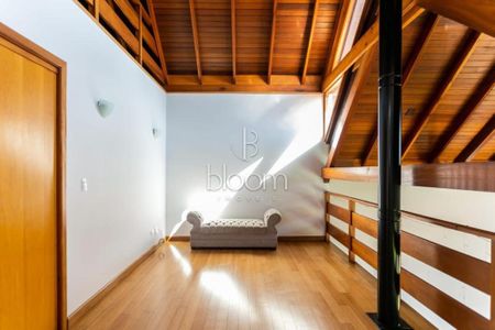 10_photo/94dce3caab.e55d5649294f0132-ATLAS-4b3453f5-5c68-4c64-a34a-8bfe72b2bcfa.jpg de casa à venda com 3 quartos, 278m² em Campo Comprido, Curitiba