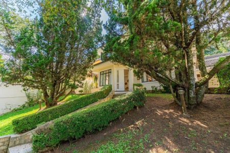 42_photo/94dce3cb17.7a37549eceeba21f-ATLAS-ec89981e-66dd-4a03-99fb-084fee6be8a4.jpg de casa à venda com 6 quartos, 353m² em Mossunguê, Curitiba