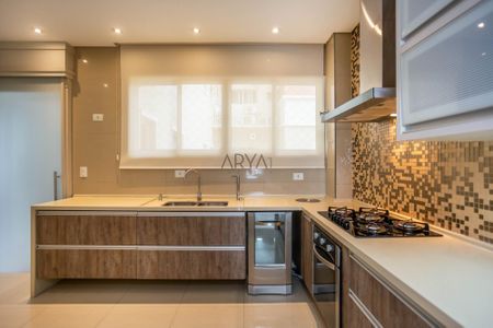 8_photo/94dce3cbcf.e2caaa8729f58b1a-ATLAS-28e5c4ff-a43e-4ec4-8c51-6b5a5b345de5.jpg de apartamento à venda com 4 quartos, 185m² em Mossunguê, Curitiba