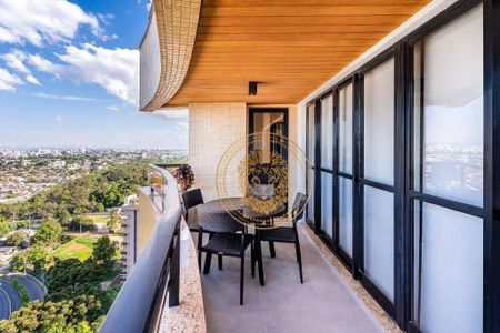 12_photo/94dce3cd87.4bc7dde8957b8d22-ATLAS-fd18c239-0caa-4d2b-9a7a-762521ce08eb.jpg de apartamento à venda com 4 quartos, 223m² em Mossunguê, Curitiba