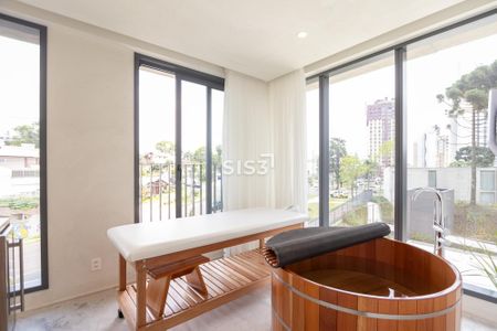 2_photo/94dce3cd9f.f664dcd05a3cbcf1-ATLAS-5415fa99-4ed4-4edc-8f48-8ba07e0416a8.jpg de apartamento à venda com 3 quartos, 206m² em Mossunguê, Curitiba