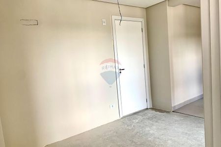 8_photo/94dce3cf27.0b889e304cfb73be-ATLAS-3891cf1b-6afc-4185-9a96-dd80a4303a8a.jpg de apartamento à venda com 2 quartos, 48m² em Campina do Siqueira, Curitiba