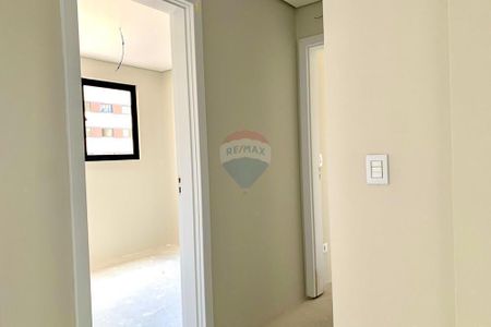 4_photo/94dce3cf27.0b889e304cfb73be-ATLAS-462f8606-d76c-4de3-b314-a19d7e7ce720.jpg de apartamento à venda com 2 quartos, 48m² em Campina do Siqueira, Curitiba