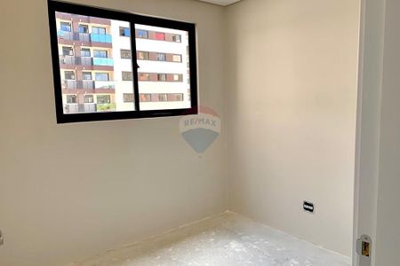 7_photo/94dce3cf27.0b889e304cfb73be-ATLAS-6c45645a-b02a-4a0b-b6c6-5e8e40f5e303.jpg de apartamento à venda com 2 quartos, 48m² em Campina do Siqueira, Curitiba