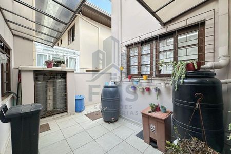 26_photo/94dce3cf49.2d3ac289e0c8b5b7-ATLAS-ba53e8ea-fc8c-45a5-9f75-443b7a2a485a.jpg de casa à venda com 3 quartos, 155m² em Campina do Siqueira, Curitiba