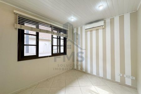 18_photo/94dce3cf49.2d3ac289e0c8b5b7-ATLAS-bc1d4923-6aa3-404d-8709-4c8135ede531.jpg de casa à venda com 3 quartos, 155m² em Campina do Siqueira, Curitiba