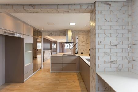 10_photo/94dce3d295.482f2f90c792a06d-ATLAS-52fbf3c2-dd47-4369-bc2a-9f12e6cfeac3.jpg de apartamento à venda com 3 quartos, 362m² em Mossunguê, Curitiba