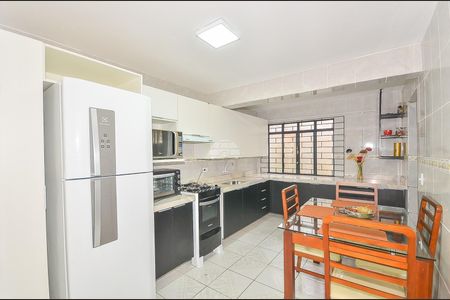 6_photo/94dce3d2c3.cfc133a46af1cc9c-ATLAS-2b346bbd-d8ec-4d50-b433-bb75e54868e0.jpg de casa à venda com 3 quartos, 210m² em Campina do Siqueira, Curitiba