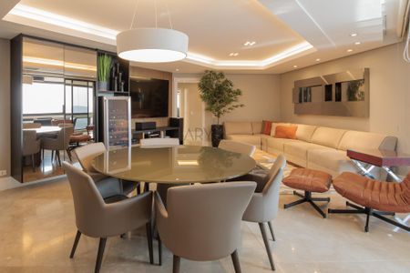 5_photo/94dce3d2cf.1c1cb953b36b6db1-ATLAS-41cf4e96-cc02-47b7-980a-8afc28a1120f.jpg de apartamento à venda com 4 quartos, 380m² em Mossunguê, Curitiba