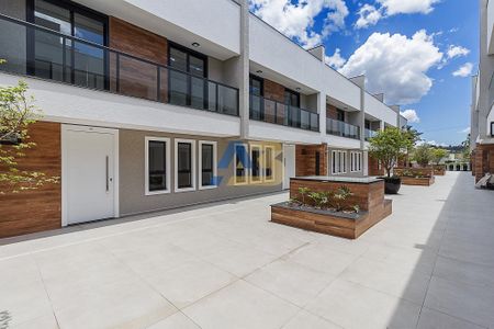 5_photo/94dce3d505.1aa5b8f538f3adaf-ATLAS-19c0157f-e1ec-4066-ae55-6c3ae81d91dc.jpg de casa à venda com 3 quartos, 240m² em Santo Inácio, Curitiba