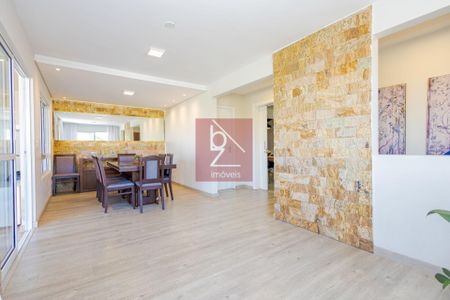 5_photo/94dce3d603.732b7fd8aaa5f07d-ATLAS-d29b66b0-d03e-45d9-88ba-b5f3fe38c50c.jpg de casa à venda com 4 quartos, 320m² em Santo Inácio, Curitiba