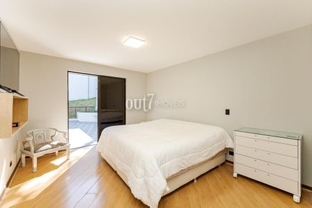 3_photo/94dce3d7bb.aafc750051720c32-ATLAS-5e6ba8ec-2914-4df8-b885-51ccf83c2f32.jpg de casa à venda com 4 quartos, 331m² em Santo Inácio, Curitiba