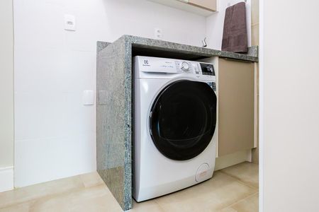 3_photo/94dce3db51.e6f02a1e96aef2b1-ATLAS-06fb00b8-a53c-48cb-ba26-89d87da8319c.jpg de apartamento para alugar com 1 quarto, 27m² em Bigorrilho, Curitiba