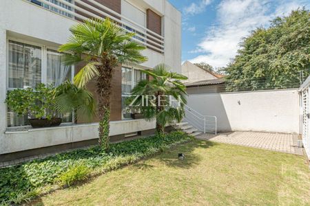 4_photo/94dce3dd79.cce03887c7d72c1f-ATLAS-f0464ee5-d071-4e34-a614-262e83ad5c63.jpg de casa à venda com 4 quartos, 440m² em Bigorrilho, Curitiba