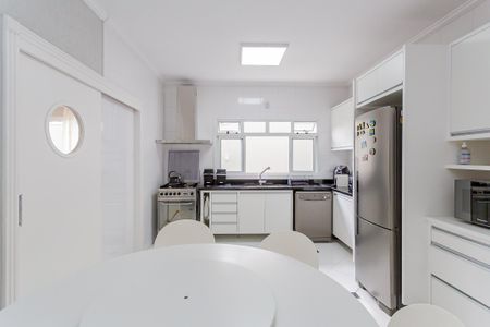 12_photo/94dce3e01b.e98a0441d5514113-ATLAS-1aee2084-3f34-42f4-affb-e065a5103d11.jpg de casa para alugar com 4 quartos, 295m² em Mercês, Curitiba