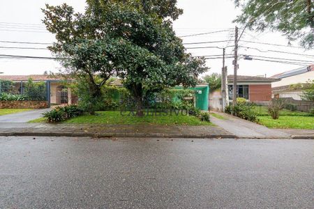 10_photo/94dce3e0dd.6ba4ef9df26df2e3-ATLAS-dc7e1c6c-a806-408c-8dd1-55ba4bb6715b.jpg de casa à venda com 3 quartos, 180m² em Bigorrilho, Curitiba