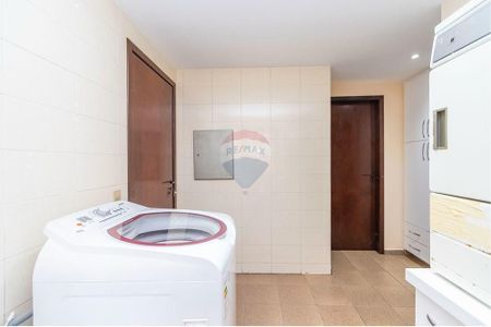 5_photo/94dce3e13f.577d6c233287952d-ATLAS-58abe251-2c2f-4d8a-a3cb-eba6a243665a.jpg de casa à venda com 4 quartos, 300m² em Mercês, Curitiba