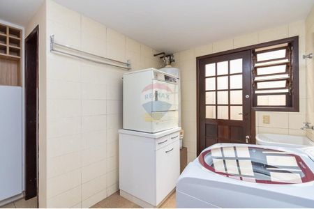 2_photo/94dce3e13f.577d6c233287952d-ATLAS-e9489d5c-3cae-4203-b6bd-2a5b8e633da1.jpg de casa à venda com 4 quartos, 300m² em Mercês, Curitiba