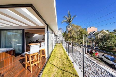 11_photo/94dce3e30d.d2505e2e47b23869-ATLAS-e2465735-3082-4dcc-9dcc-201f1b270978.jpg de casa à venda com 4 quartos, 406m² em Mercês, Curitiba