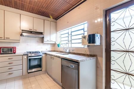 2_photo/94dce3e34d.ceff8192393c33de-ATLAS-09068f9f-d2b5-400c-88b6-997c6da9fca9.jpg de casa à venda com 4 quartos, 242m² em Mercês, Curitiba