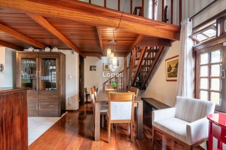 1_photo/94dce3e367.fbcd7a2e7ac63d93-ATLAS-1f4d53f8-c841-4aa7-a48d-e29a033550d5.jpg de casa à venda com 4 quartos, 242m² em Mercês, Curitiba