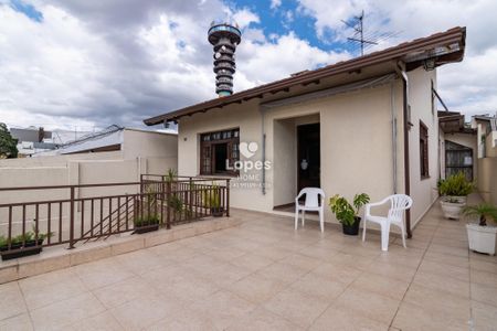 1_photo/94dce3e367.fbcd7a2e7ac63d93-ATLAS-4ef12a54-2a2f-4e06-af6b-239b3e032db2.jpg de casa à venda com 4 quartos, 242m² em Mercês, Curitiba