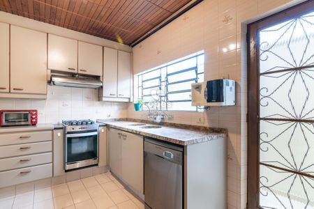 12_photo/94dce3e367.fbcd7a2e7ac63d93-ATLAS-fd73bd60-ac79-45fa-8da3-6ccb24ba7977.jpg de casa à venda com 4 quartos, 242m² em Mercês, Curitiba