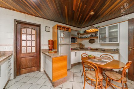 10_photo/94dce3e49b.ac59da683d20aab1-ATLAS-1b2db9b3-6290-42db-9df6-6ebd82baaec3.jpg de casa à venda com 4 quartos, 166m² em Mercês, Curitiba