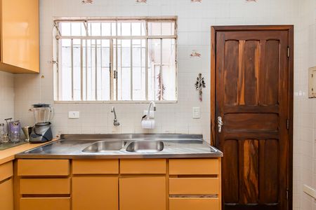 8_photo/94dce3e549.24a317c22631bef5-ATLAS-7c0c6df7-ff6d-4ebe-8d93-54a3164dc0cd.jpg de casa à venda com 3 quartos, 175m² em Bigorrilho, Curitiba