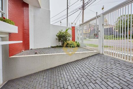 2_photo/94dce3e5ab.3bb507454a3bfeff-ATLAS-4c209376-e117-4e97-b2fc-35a985c28215.jpg de casa à venda com 3 quartos, 193m² em Mercês, Curitiba