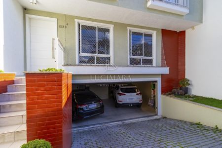 3_photo/94dce3e5ab.d7ef60e03d01fd59-ATLAS-656c0171-eee9-4a15-811c-9f7ddf22b204.jpg de casa à venda com 3 quartos, 239m² em Mercês, Curitiba