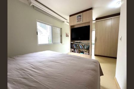 22_photo/94dce3e5f7.1fb0b71ab46b22f7-ATLAS-d117e24d-c4ff-4748-90b2-6f8921d9101b.jpg de casa à venda com 3 quartos, 167m² em Bigorrilho, Curitiba