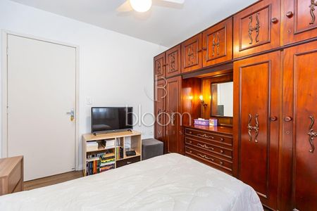 2_photo/94dce3e60f.41d999924f8b3a2a-ATLAS-02c682ff-05e8-4d1a-9524-68b18a82efec.jpg de casa à venda com 6 quartos, 242m² em Bigorrilho, Curitiba