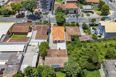 8_photo/94dce3e60f.41d999924f8b3a2a-ATLAS-1f990ef7-87fc-4079-a8fd-d9c712589260.jpg de casa à venda com 6 quartos, 242m² em Bigorrilho, Curitiba