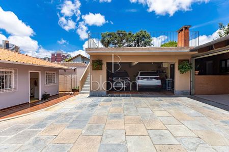 22_photo/94dce3e60f.41d999924f8b3a2a-ATLAS-9e7c70f1-e70e-454d-82a2-c240b4f44a25.jpg de casa à venda com 6 quartos, 242m² em Bigorrilho, Curitiba