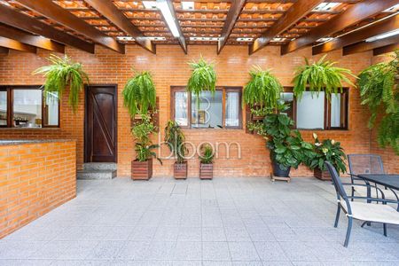 24_photo/94dce3e60f.41d999924f8b3a2a-ATLAS-e7a78848-f028-466f-8e77-d208bfbe2c00.jpg de casa à venda com 6 quartos, 242m² em Bigorrilho, Curitiba