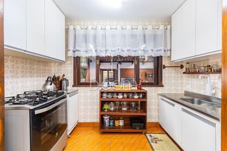 38_photo/94dce3e60f.41d999924f8b3a2a-ATLAS-fd285caa-2136-4509-8c95-33bbb1daed8e.jpg de casa à venda com 6 quartos, 242m² em Bigorrilho, Curitiba