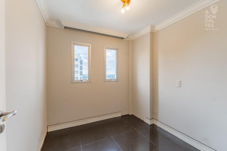 1_photo/94dce3e82f.6e6daa3ff4053a2f-ATLAS-138428db-f7c9-4a32-99bb-ad68c19e2a65.jpg de apartamento à venda com 3 quartos, 194m² em Bigorrilho, Curitiba