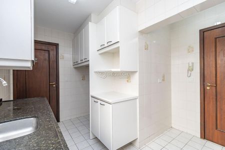 5_photo/94dce3e8fd.c86e3c28cf0bb21a-ATLAS-d8bb58a0-eaec-40d5-b9ac-923c068ec9d0.jpg de apartamento à venda com 3 quartos, 88m² em Bigorrilho, Curitiba