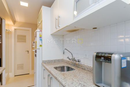 10_photo/94dce3e905.effed4e4f62d7f4b-ATLAS-a2d42975-1455-4010-801e-a8a52d4d2e81.jpg de apartamento à venda com 1 quarto, 65m² em Bigorrilho, Curitiba