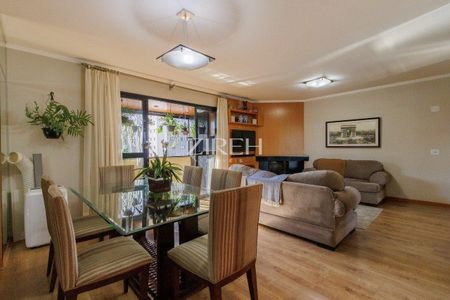 5_photo/94dce3e9bd.0cd38d9511385910-ATLAS-f98fb8a4-6f4f-4764-b153-e9c8e1ce5a3d.jpg de apartamento à venda com 4 quartos, 120m² em Bigorrilho, Curitiba