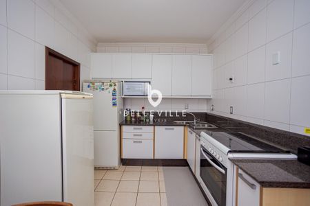 3_photo/94dce3e9f1.f85c0c96a095cbe9-ATLAS-0e7327bc-0b1b-4ea9-9b11-48bb377b2fae.jpg de casa à venda com 3 quartos, 205m² em São Francisco, Curitiba