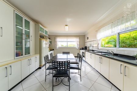 8_photo/94dce3eae1.7a69ff73eb43ff8d-ATLAS-d7ad21d4-2b4a-4d6e-bb7a-fffff133be3a.jpg de casa à venda com 4 quartos, 341m² em Campina do Siqueira, Curitiba