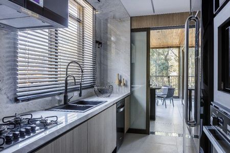 8_photo/94dce3eb5b.ccf786f79f9f8e9f-ATLAS-d2b6a5d1-61f8-4680-8d36-e7a181dcb2ba.jpg de apartamento à venda com 3 quartos, 132m² em Bigorrilho, Curitiba