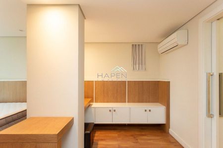 2_photo/94dce3ebd9.cd6912d4e48c45dd-ATLAS-a74c6244-0e49-4903-b02b-b1dfd8b7a7e6.jpg de apartamento à venda com 1 quarto, 157m² em Bigorrilho, Curitiba