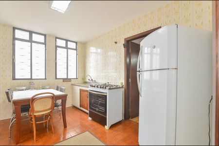 7_photo/94dce3ec9f.ead0744c2329e0c8-ATLAS-19d1d62e-3dc8-4a84-a113-85859c49826d.jpg de casa à venda com 6 quartos, 210m² em Bigorrilho, Curitiba