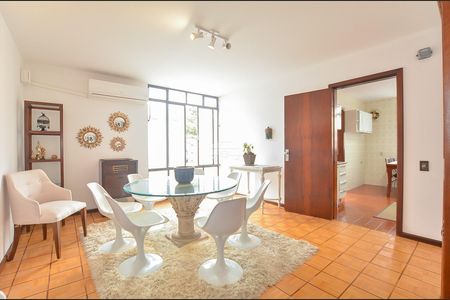 6_photo/94dce3ec9f.ead0744c2329e0c8-ATLAS-cb930f4a-da51-467b-8a67-c441f472f1db.jpg de casa à venda com 6 quartos, 210m² em Bigorrilho, Curitiba