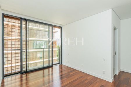 3_photo/94dce3ecf9.85000ecc88270446-ATLAS-30ba62d5-ef59-47e9-a1bd-0cbfbccda61e.jpg de apartamento à venda com 3 quartos, 217m² em Bigorrilho, Curitiba