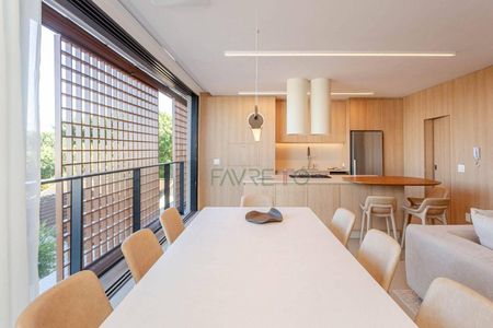 18_photo/94dce3ecf9.bcf018544e1b64bf-ATLAS-6936b2e0-3ea5-45f9-8c36-decc343d371f.jpg de apartamento à venda com 2 quartos, 130m² em Bigorrilho, Curitiba