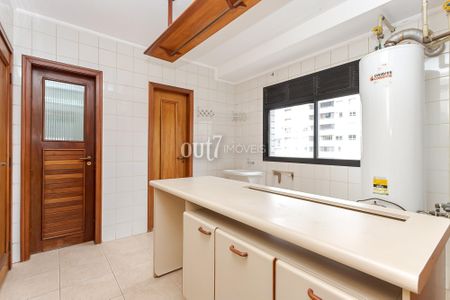 8_photo/94dce3ee51.43db5fed43082da5-ATLAS-41a49d2e-1ca8-477d-afc0-44dbb9cfa1d3.jpg de apartamento à venda com 4 quartos, 226m² em Bigorrilho, Curitiba